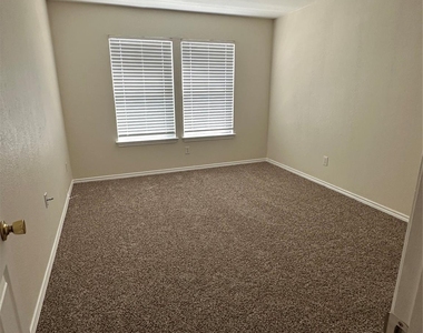 2707 Cattleman Drive - Photo Thumbnail 6