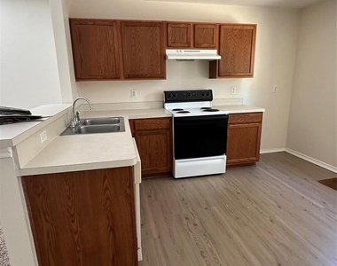 2707 Cattleman Drive - Photo Thumbnail 3
