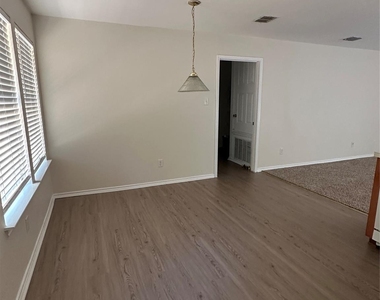 2707 Cattleman Drive - Photo Thumbnail 4