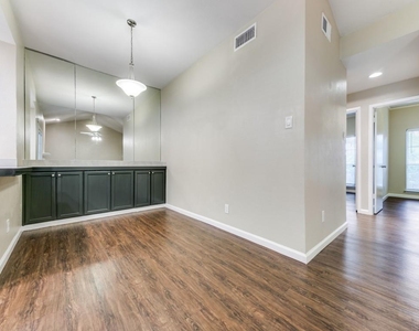 8601 Park Lane - Photo Thumbnail 10