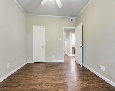 8601 Park Lane - Photo Thumbnail 15