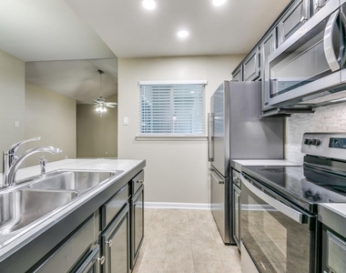 8601 Park Lane - Photo Thumbnail 9