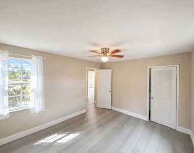 216 Nw 12th Court - Photo Thumbnail 12
