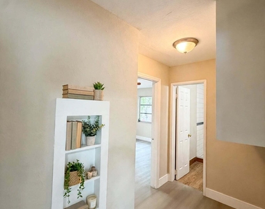 216 Nw 12th Court - Photo Thumbnail 9