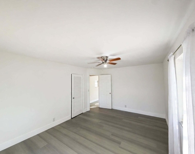 216 Nw 12th Court - Photo Thumbnail 17