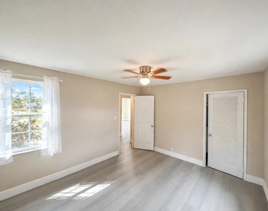 216 Nw 12th Court - Photo Thumbnail 10