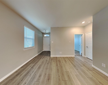 2337 Larimar Drive - Photo Thumbnail 3