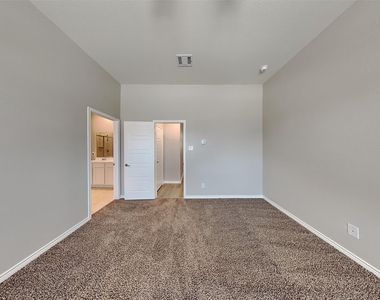 2337 Larimar Drive - Photo Thumbnail 10