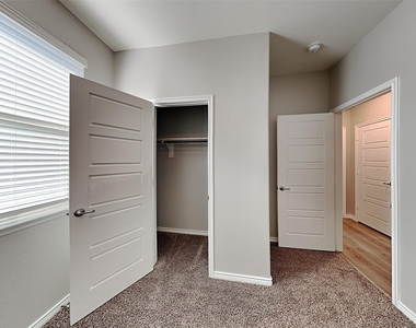 2337 Larimar Drive - Photo Thumbnail 9