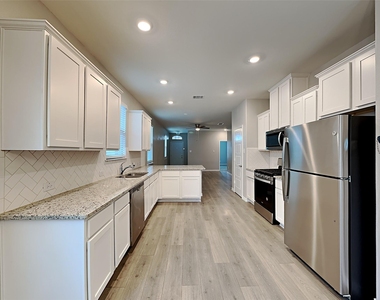 2337 Larimar Drive - Photo Thumbnail 4