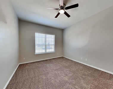 2337 Larimar Drive - Photo Thumbnail 8