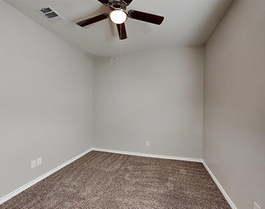 2337 Larimar Drive - Photo Thumbnail 6