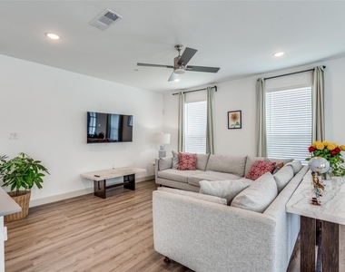 8833 Phoebe Road - Photo Thumbnail 2
