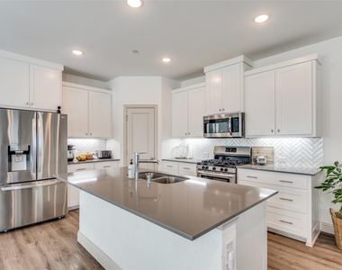 8833 Phoebe Road - Photo Thumbnail 4