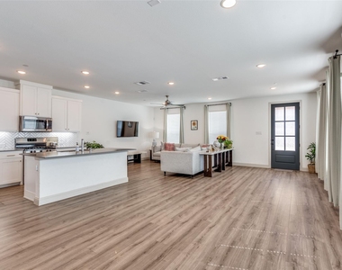 8833 Phoebe Road - Photo Thumbnail 3