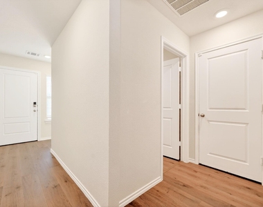 2108 Bailer Way - Photo Thumbnail 5