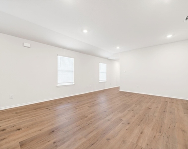 2108 Bailer Way - Photo Thumbnail 9