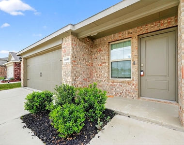2108 Bailer Way - Photo Thumbnail 3