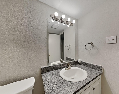 4015 Hartford Drive - Photo Thumbnail 13