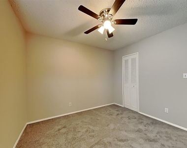 4015 Hartford Drive - Photo Thumbnail 9