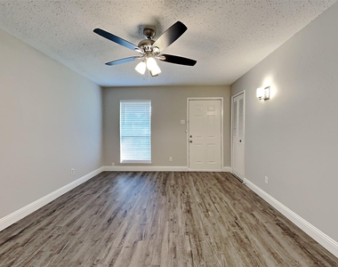 4015 Hartford Drive - Photo Thumbnail 1