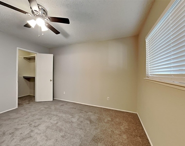 4015 Hartford Drive - Photo Thumbnail 10