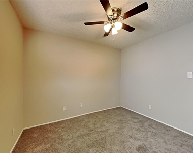 4015 Hartford Drive - Photo Thumbnail 11