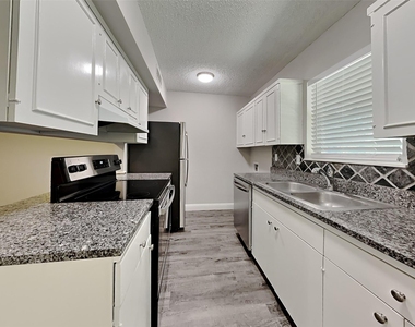 4015 Hartford Drive - Photo Thumbnail 3