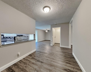 4015 Hartford Drive - Photo Thumbnail 4