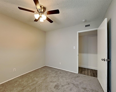 4015 Hartford Drive - Photo Thumbnail 8