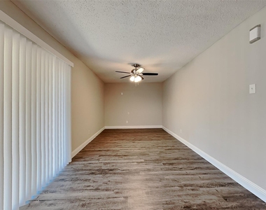 4015 Hartford Drive - Photo Thumbnail 6