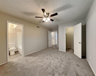 4015 Hartford Drive - Photo Thumbnail 12