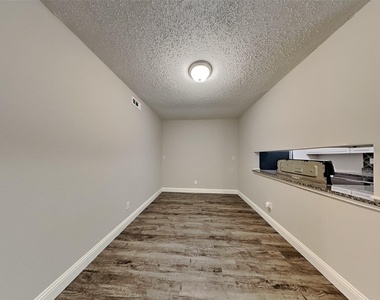 4015 Hartford Drive - Photo Thumbnail 5