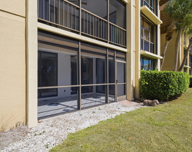 5390 Woodland Lakes Drive - Photo Thumbnail 16