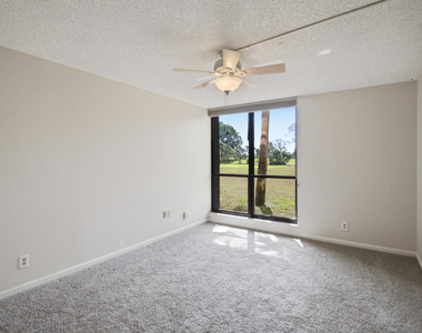 5390 Woodland Lakes Drive - Photo Thumbnail 11
