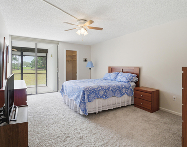 5390 Woodland Lakes Drive - Photo Thumbnail 4