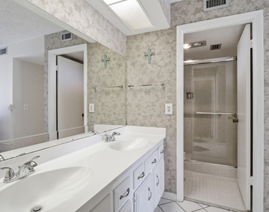 5390 Woodland Lakes Drive - Photo Thumbnail 7