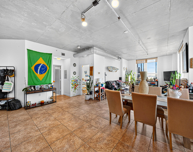 2275 Biscayne Boulevard - Photo Thumbnail 3