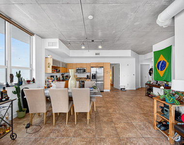 2275 Biscayne Boulevard - Photo Thumbnail 2