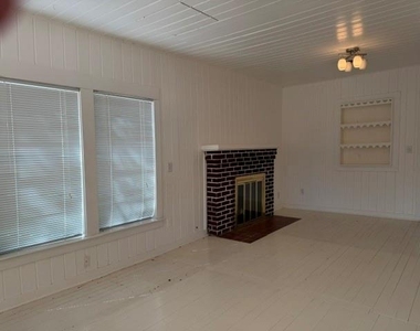 7000 Briar Road - Photo Thumbnail 8