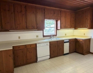 7000 Briar Road - Photo Thumbnail 14