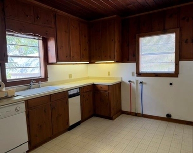 7000 Briar Road - Photo Thumbnail 15