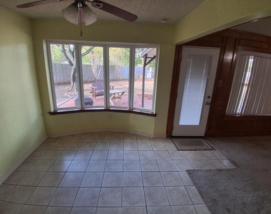 2206 Sexton Drive - Photo Thumbnail 3
