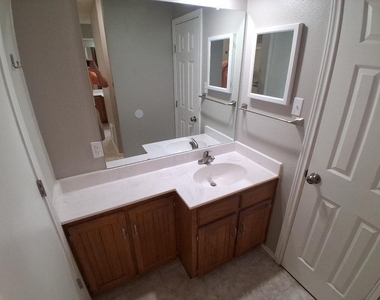 2206 Sexton Drive - Photo Thumbnail 14