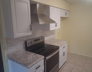 2206 Sexton Drive - Photo Thumbnail 5
