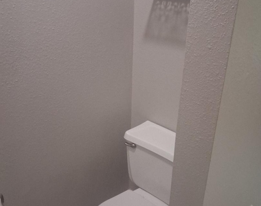 2206 Sexton Drive - Photo Thumbnail 12