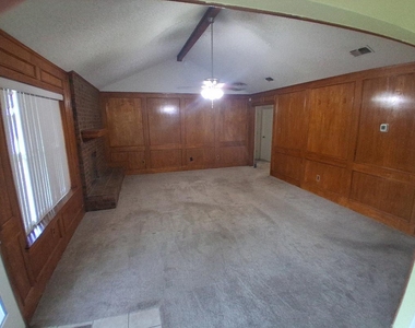 2206 Sexton Drive - Photo Thumbnail 7