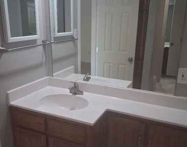 2206 Sexton Drive - Photo Thumbnail 9