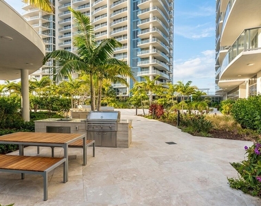 220 Lake Shore Drive - Photo Thumbnail 12