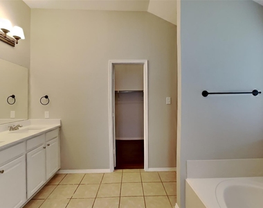 437 Sandy Creek Drive - Photo Thumbnail 9